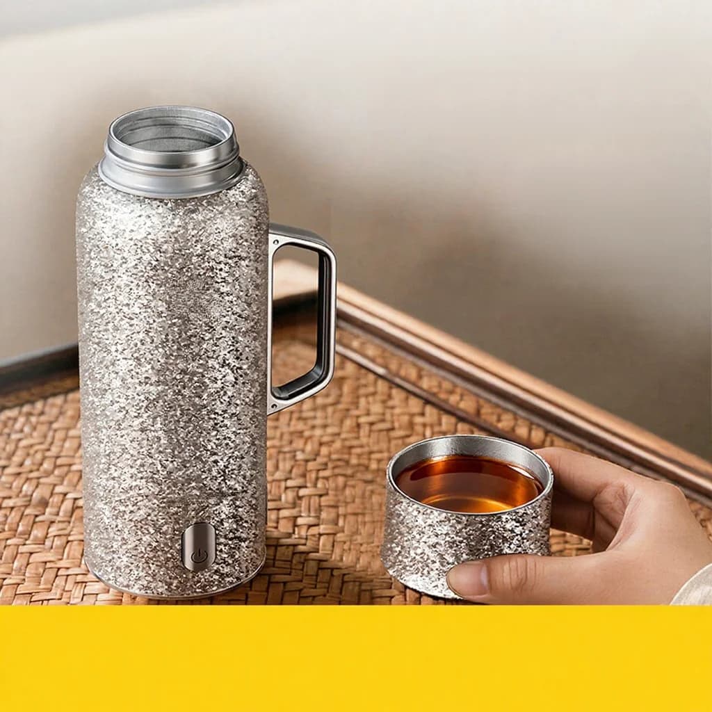 Titanium vyhřívaný termohrnek s držadlem 680ml, dárková krabice
